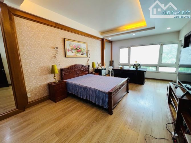 V.IP BTHƯ MINI . 4TÂNG BTCT. 120M2 (120M2) SỔ VUÔNG. 5PN . 6WC . FULL NỘI THẤT .