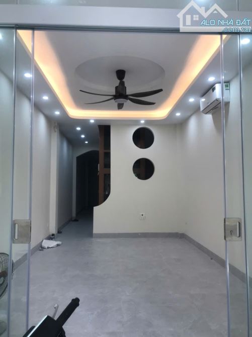 Bán nhà 5 tầng ngõ 466 Ngô Gia Tự, Long Biên, 72m, thang máy, ô tô đỗ cửa.