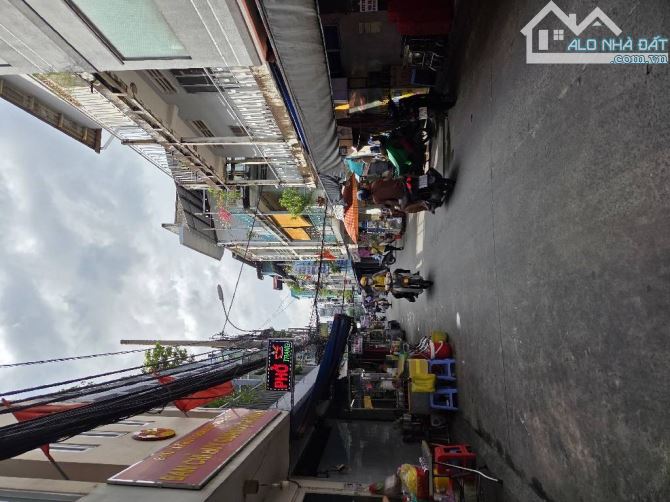 Bán nhà ngang Khủng 8m nở hậu ngay cầu Calmet Q4 chỉ với 10tỷ hơn.