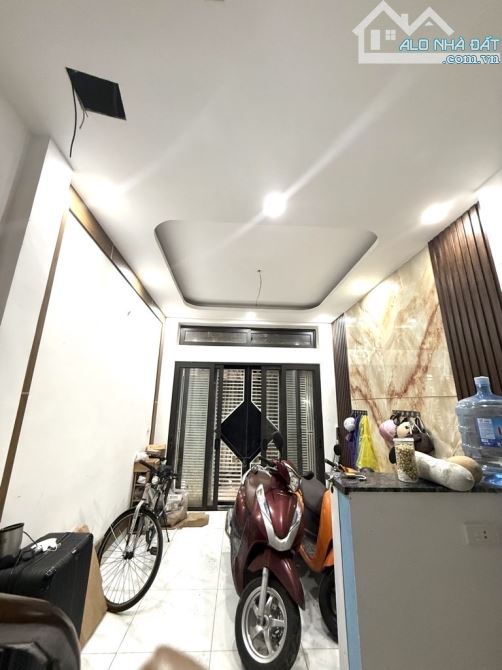 VÕNG THỊ 25M x5 TẦNG-6 TỶ-NGÕ THÔNG,BA GÁC ĐỖ CỬA,5P RA HỒ TÂY