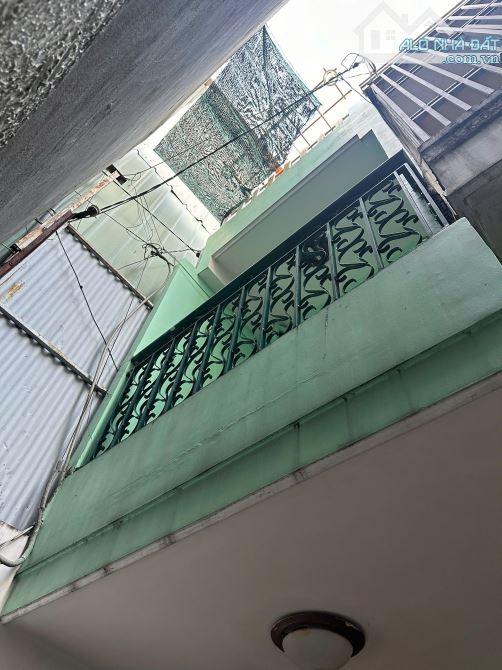 TRẦN BÌNH TRỌNG P5 BÌNH THẠNH NHÀ 3 TẦNG CÁCH MẶT TIỀN HƠN 10M GIÁ NHÌNH 2TY TL