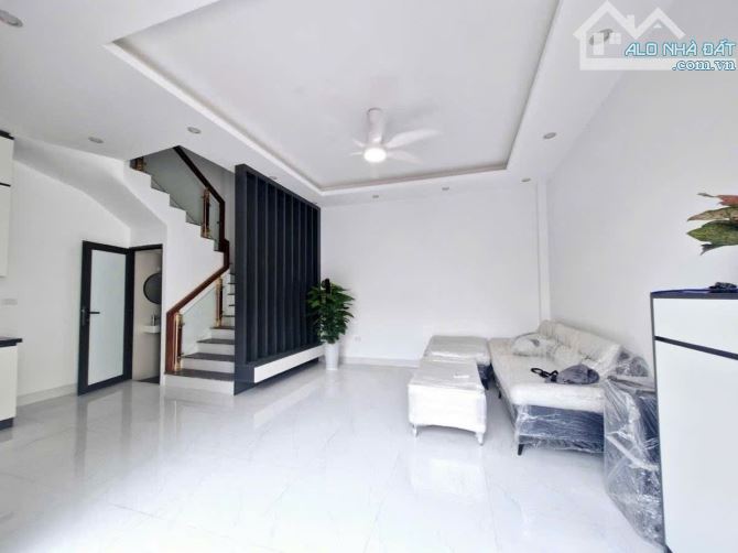 NÉT ĐẸP NHÀ Ở TÂY MỖ LÔ GÓC Ô TÔ ĐỖ CỔNG FULL NỘI THẤT