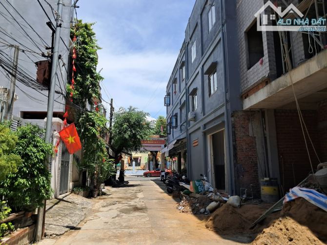 KHÔNG CÓ CĂN T2- 110M ĐẤT- Ô TÔ TRÁNH- SÁT MẶT TIỀN