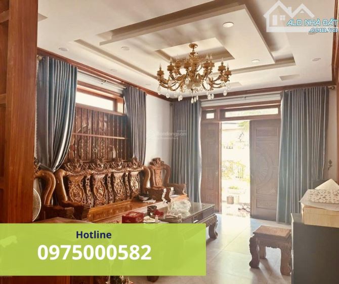 Bán Biệt Thự 1 Trệt 2 Lầu Mặt Tiền Phường 9 + DT: 185M2  - Nhà Đẹp + Giá Tốt