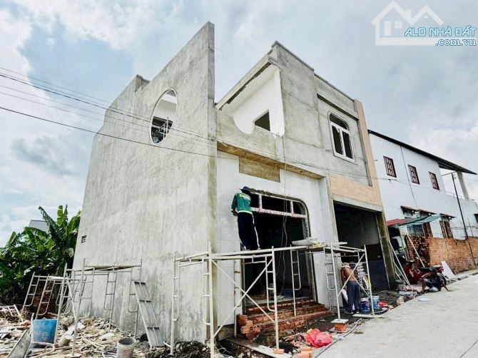Nhà 1 trệt 1 lầu kiên cố, 4 phòng ngủ, sổ riêng Trảng Dài Biên Hòa