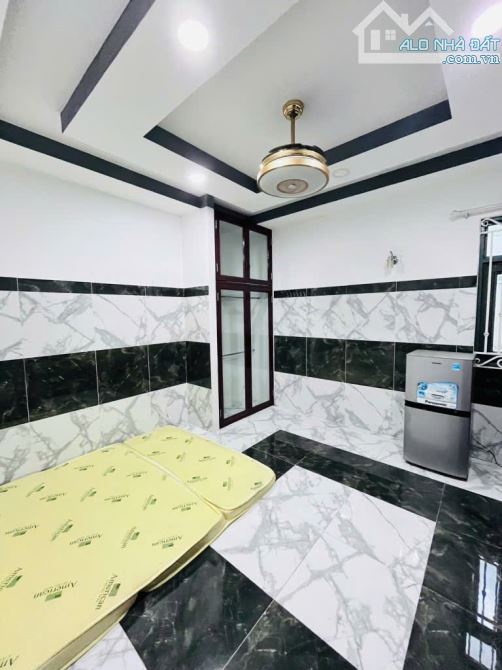 Bán Căn Hộ Dich Vụ Quận 8, 98m² – 6 Tầng , Ngay Tạ Quang Bửu , Chỉ : 18 tỷ