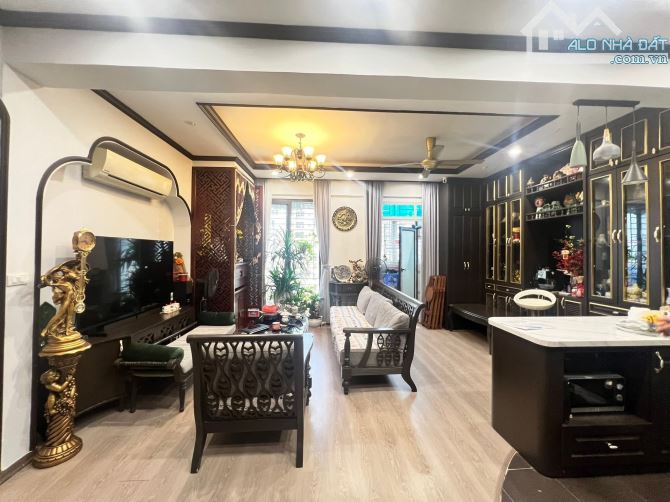 BÁN CẮN CHUNG CƯ  LÔ GÓC TẠI NGUYỄN CHÁNH KĐT NAM TRUNG YÊN 2PN TẶNG NỘI THẤT SANG SỊN