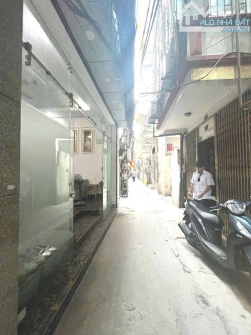Bán Nhà Dân Xây Mới Hoàng Hoa Thám Trung Tâm Ba Đình DT 35m2×5Tầng Cách Lăng Bác 500m