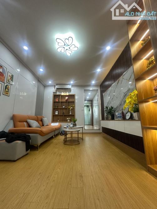 Bán Gấp - Full Nội Thất - Tập Thể Thái Thịnh - Đống Đa - Dt: 60m2/2PN*nhỉnh 3 tỷ