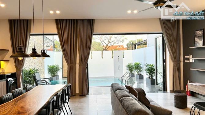Bán Villa cao cấp 190m2 ngang 7m5  MT Võ Nguyên Giáp gần Furama Hồ Xuân Hương chỉ 3x - 10
