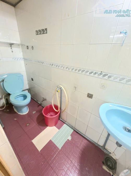 SÁT MẶT TIỀN XE HƠI Q4 DIỆN TÍCH 57 M2 CÓ 70 TRIỆU M2 - 1