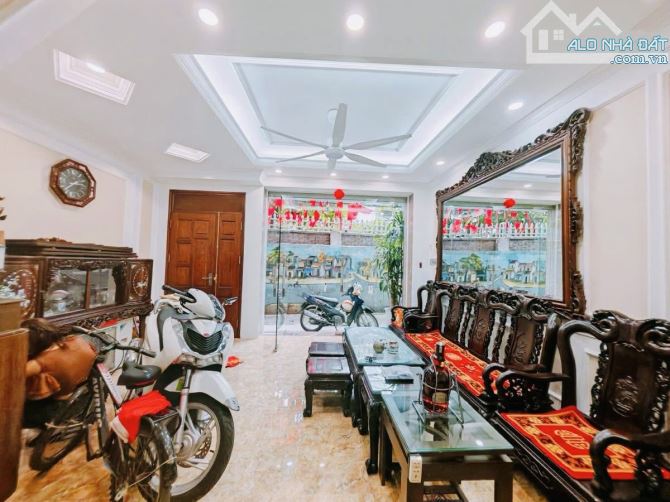 NHÀ ĐẸP DOÃN KẾ THIỆN TT CẦU GIẤY 35M x 6T,Mt 5.2M GIÁ 11.8TỶ Ô TÔ VÀO NHÀ FULL NỘI THẤT - 1