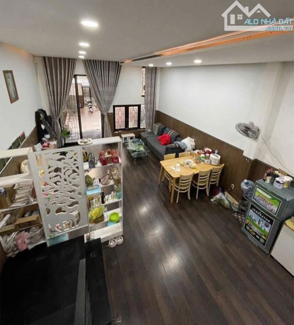 NHÀ 1 MÊ KIÊN CÔ HẺM NGUYỄN KHUYẾN: GIÁ 5,4 tỷ - 1