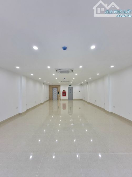 BÁN tòa văn phòng xây mới 7 tầng, mặt phố, căn góc diện tích gần 100m2 tại phố Định Công - 1