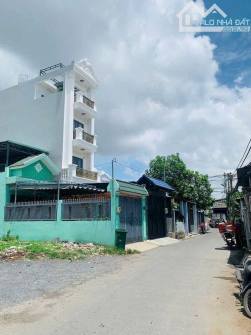 Hàng đầu tư cực ngon 130m2 đất 50m ra MT Quốc lộ 13 chỉ 8 tỷ thông KDC Hồng Long - HBP - 1