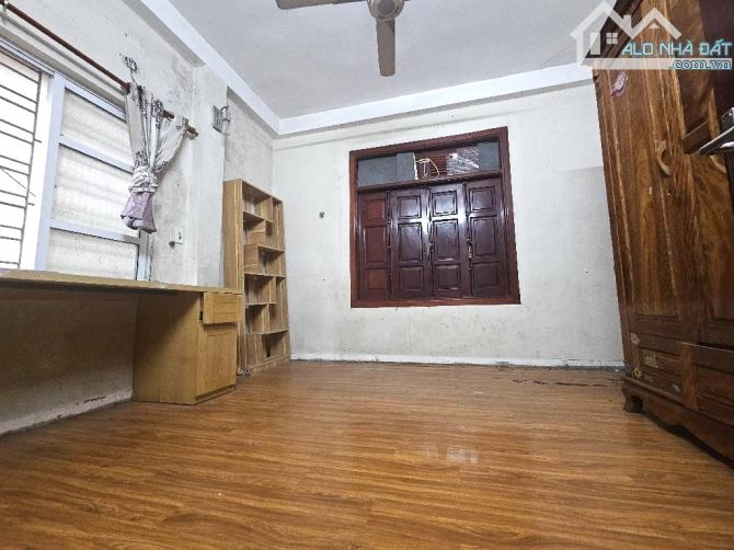 Duy nhất 1 căn- Bán Gấp Nhà 4T Văn Điển, 35m, 4,96ty, 3 bước ra QL1A, chợ trường - 1