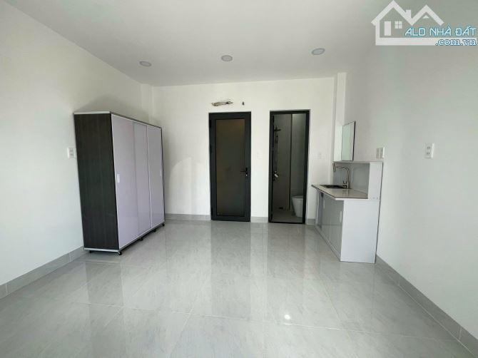 Chdv 5 tầng. 8 phòng. Cho thuê 35tr. Ngay emar. 7tỷ hơn. Hẻm 7m - 1