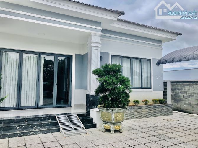Biệt thự ven biển cực đẹp- dt:836m2- 14mx60m-150 thổ cư-3phòng ngủ-3wc-giá 9ty9 - 1