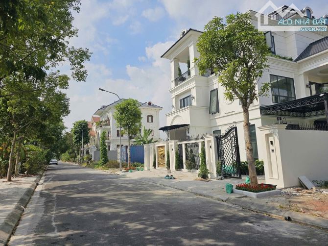 Bán  đất Bt Đại Hoàng Long . dt 262m . mt 15m . hướng TN . giá 23 tỷ 580 - 1