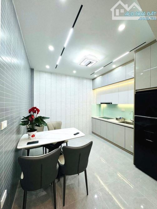 TRƯỜNG SA, PHƯỜNG 3 - BÌNH THẠNH - NHÀ ĐẸP 3 TẦNG FULL NỘI THẤT - 60M2 SD - 4TỶ200. - 1