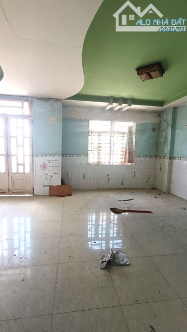 RẺ, GẦN LÊ VĂN QUỚI & MIẾU BÌNH ĐÔNG- BÁN NHÀ NÁT 80M2 - 4x20- HẺM XE TẢI 6M- CHỈ 5 TỶ XÍU - 1
