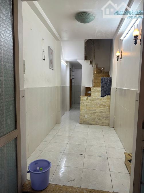 TRẦN BÌNH TRỌNG P5 BÌNH THẠNH NHÀ 3 TẦNG CÁCH MẶT TIỀN HƠN 10M GIÁ NHÌNH 2TY TL - 1
