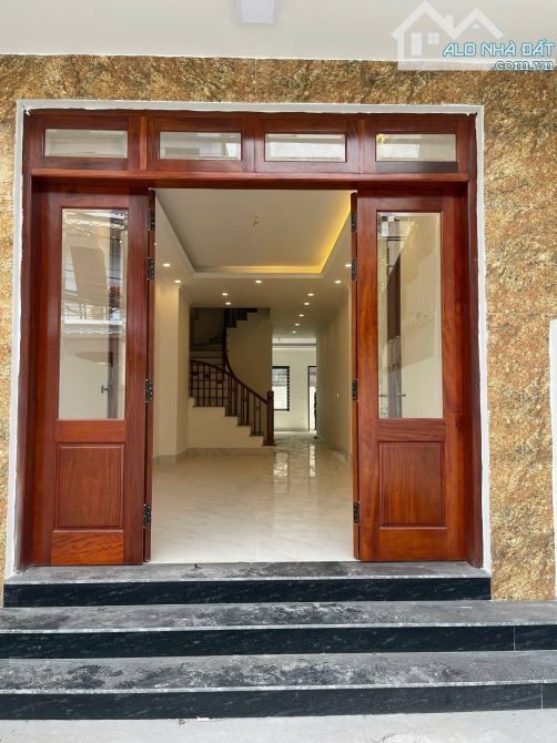 DUY NHẤT 1 CĂN TẠI LONG BIÊN - DÂN XÂY 78M2 - 4 TẦNG - 4 NGỦ - 8,3 TỶ CÒN TL - NGÕ NÔNG - 1