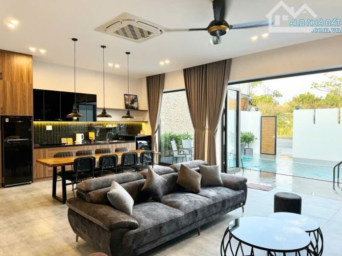 Bán Villa cao cấp 190m2 ngang 7m5  MT Võ Nguyên Giáp gần Furama Hồ Xuân Hương chỉ 3x - 1