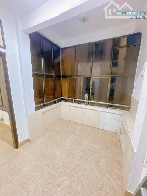 Cho thuê nguyên nhà ngõ 143 Đông Các - Ô Chợ Dừa - Đống Đa - Hà Nội. DT 20m x 4 tầng, giá - 1