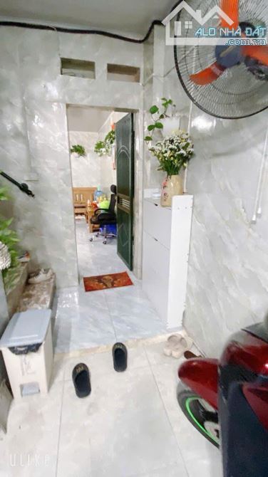 Cho thuê nhà nguyên căn ngõ 338 phố Bạch Đằng, Chương Dương Hoàn Kiếm. DT 45m x 3 tầng, - 1