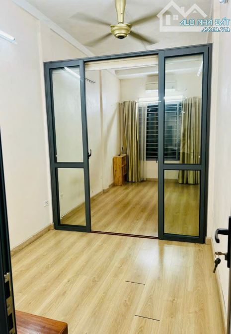 Cho thuê nhà Tôn Đức Thắng, Hàng Bột, Đống Đa. DT 35m x 4 tầng, giá 12tr - 1