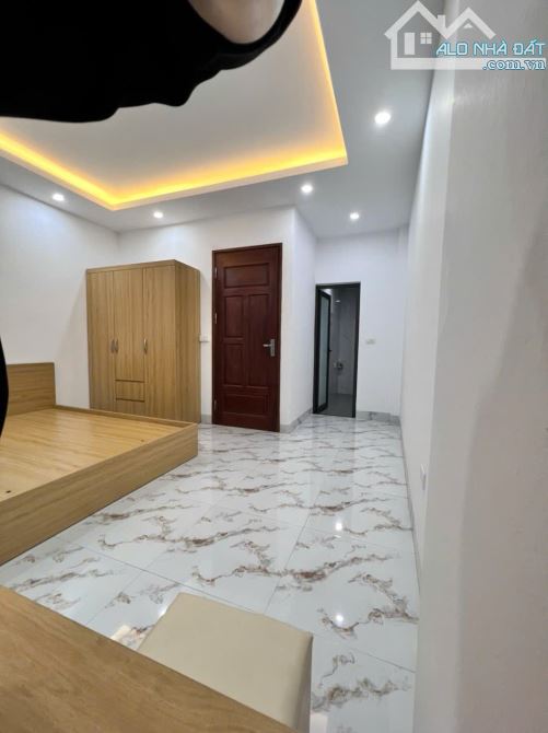 CẦU DIỄN. NHỔN. 33M. 5 TẦNG.6,1 TỶ. DÂN XÂY. 10M RA ÔTÔ. FULL NỘI THẤT.SIÊU HIẾM. - 1