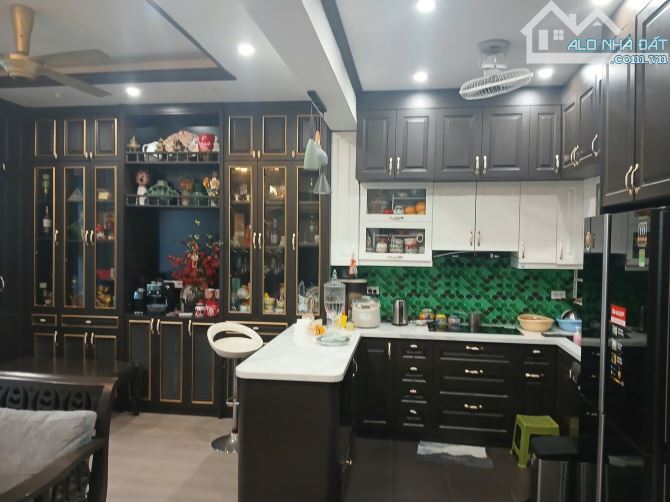 BÁN CẮN CHUNG CƯ  LÔ GÓC TẠI NGUYỄN CHÁNH KĐT NAM TRUNG YÊN 2PN TẶNG NỘI THẤT SANG SỊN - 1