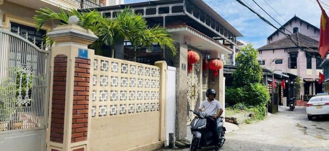Bán nhà đẹp 02 tầng kiệt oto  Phan Chu Trinh, Tp.Huế giá rẻ chỉ 3,x tỷ  - DT: 135m2 - 1