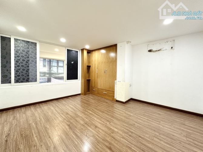 HIẾM - PHAN VĂN TRỊ, P11, BÌNH THẠNH - HẺM NHỰA KINH DOANH - Ô TÔ TRÁNH - 5 TẦNG - (4x10) - 1