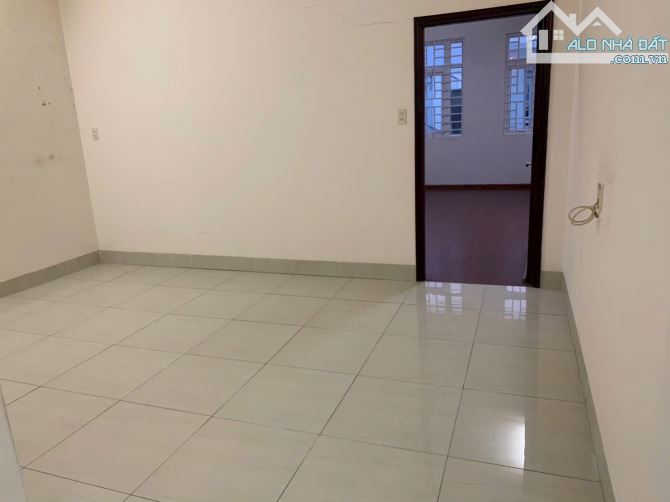 CHO THUÊ NHÀ TRỆT 1 LẦU RỘNG ĐẸP - CẠNH VÒNG XOAY HOÀNG QUỐC VIỆT, NINH KIỀU - 2