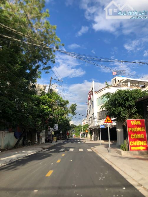 Nhà 5 tầng, MT Huỳnh Thị Đồng, TT Nhà Bè. DT 110m2, ngang 5.5m, nội thất cao cấp. Chỉ 12 t - 7