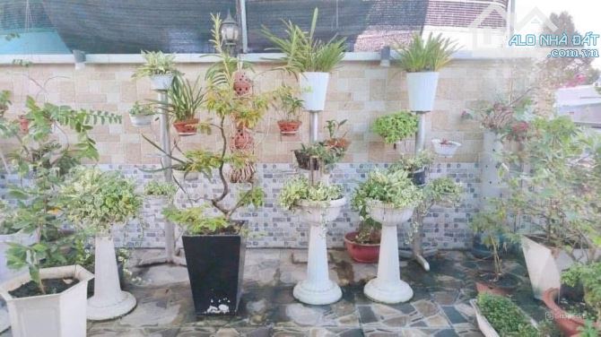Bán Gấp..5,5 tỷ. Nhà 1T1L đẹp góc 2MT xây tâm huyết P. Tam Hoà. 6x22m. Đường 7m. - 7