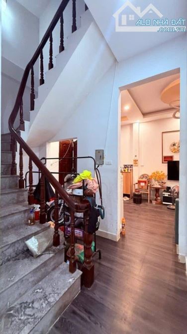 NHÀ DÂN XÂY VÕ CHÍ CÔNG CẦU GIẤY 52M x 5T,Mt 8.6M GIÁ 10.5 TỶ 4 MẶT THOÁNG 15M RA Ô TÔ - 2