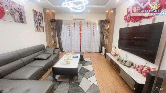 TRUNG TÂM CẦU GIẤY 40M x 5T,Mt 4M GIÁ 10.3 TỶ Ô TÔ QUA NHÀ ĐỖ CỔNG NGÕ THÔNG TỨ TUNG - 2