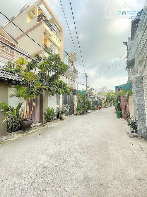 Cần bán lô đất vuông vức khu vực Phạm Văn Đồng - 2