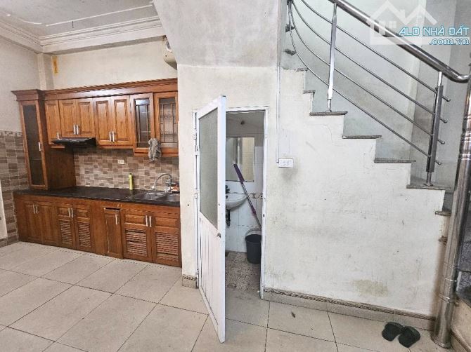 Duy nhất 1 căn- Bán Gấp Nhà 4T Văn Điển, 35m, 4,96ty, 3 bước ra QL1A, chợ trường - 2
