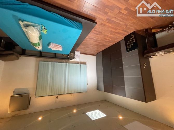 Bán gấp nhà Bạch Đằng 120m2 chỉ 10.5ty. - 2