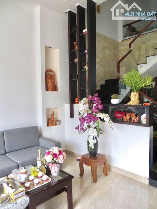 NHÀ ĐẸP VÀO Ở NGAY KHU VIP NVA GẦN SÔNG MÁT MẺ ĐƯỜNG 7M5 CHỈ 8 TỶ - 2