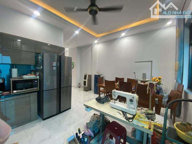 BIỆT THỰ KDC CÁT LÁI - 10,8 tỷ—83m2(5,2*16) —3 tầng - 2