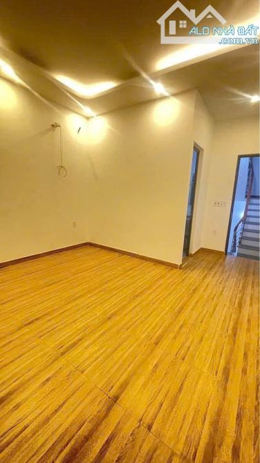 Cho thuê nhà  Nguyễn Đức Cảnh , 3 tầng - 2