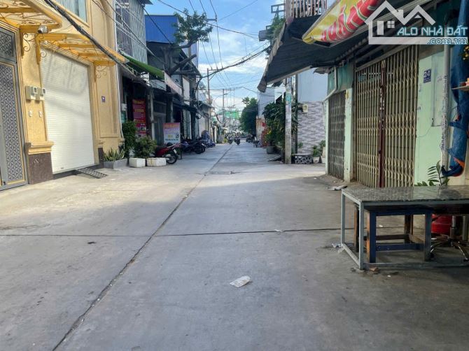 RẺ, GẦN LÊ VĂN QUỚI & MIẾU BÌNH ĐÔNG- BÁN NHÀ NÁT 80M2 - 4x20- HẺM XE TẢI 6M- CHỈ 5 TỶ XÍU - 2