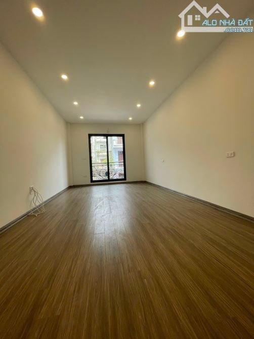 DUY NHẤT 1 CĂN TẠI LONG BIÊN - DÂN XÂY 78M2 - 4 TẦNG - 4 NGỦ - 8,3 TỶ CÒN TL - NGÕ NÔNG - 2