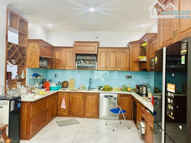 Bán Biệt Thự 1 Trệt 2 Lầu Mặt Tiền Phường 9 + DT: 185M2  - Nhà Đẹp + Giá Tốt - 2