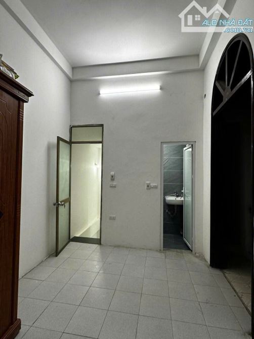 Cho thuê Nhà Đầu Phố - Gốc Đề, Phường Minh Khai, Quận Hai Bà Trưng. DT 20m x 4 tầng. giá - 2